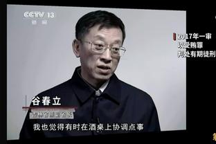 赛前，梅西和吉田麻也作为双方球队队长合影